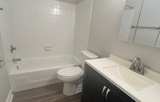 1 bed, 1 bath, 646 sqft, $870, Unit 356E