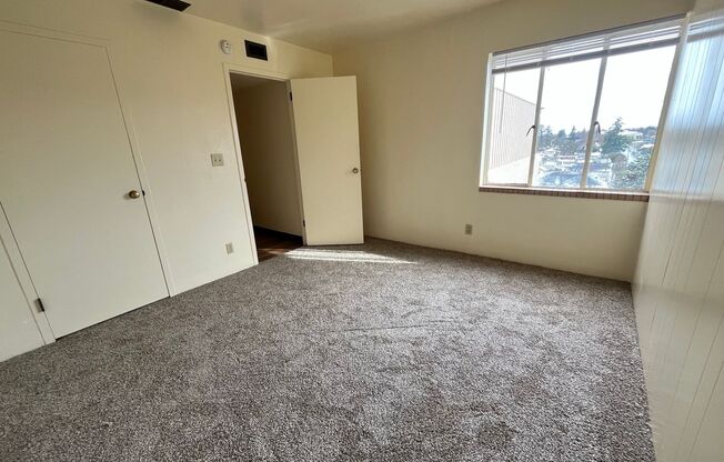 2 beds, 1 bath, 650 sqft, $1,495, Unit 703