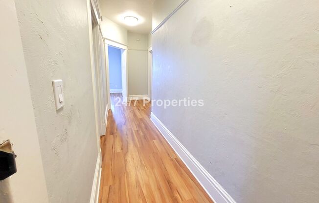 1BD I 1BA Inner-Building Unit - NW 23rd Pl!