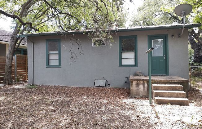 2 beds, 1 bath, $2,100