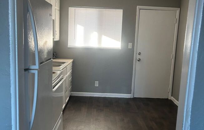 2 beds, 1 bath, 750 sqft, $1,070, Unit B11 1033 11