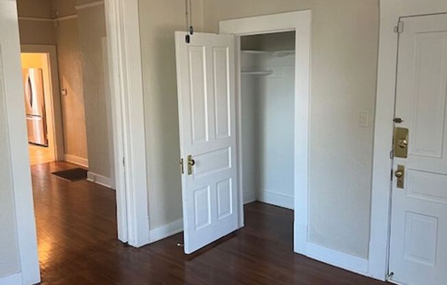 1 bed, 1 bath, 800 sqft, $1,050, Unit 143 N. Glenn Unit A