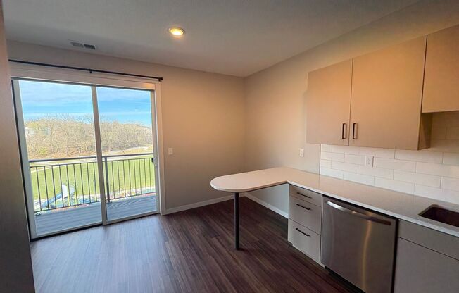 1 bed, 1 bath, 605 sqft, $1,200, Unit 331