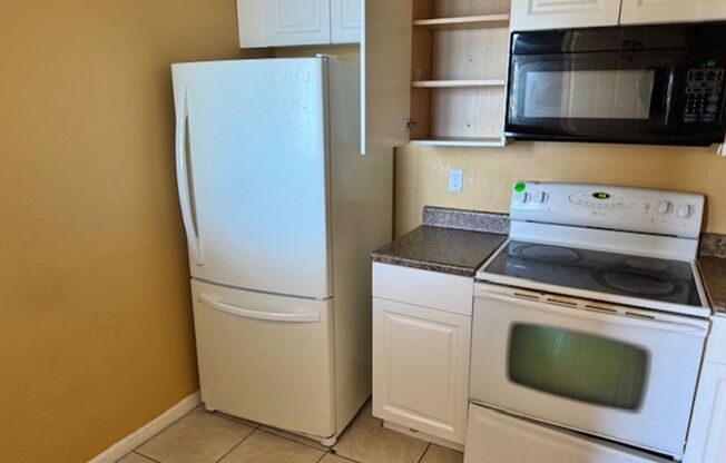 3 Bedroom Townhome in West Palm Beach AVAILABLE NOW!!!