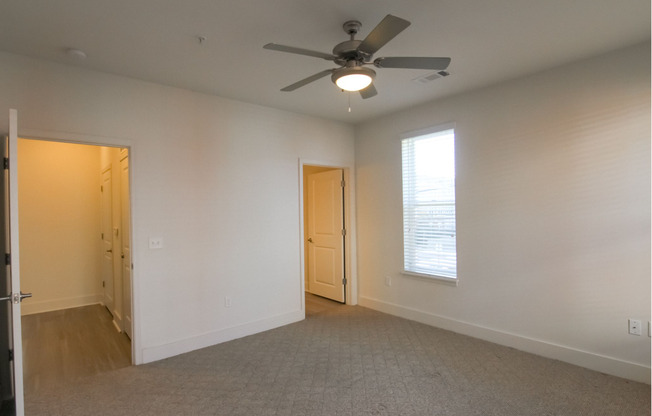 1 bed, 1 bath, 867 sqft, $1,410