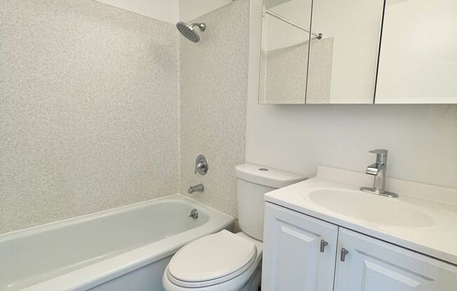 Studio, 1 bath, 370 sqft, $1,325, Unit 307
