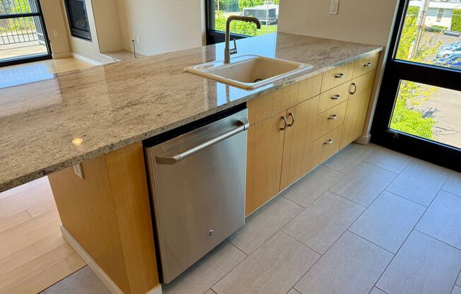 Architecturally Significant High End Unit-Superb Rooftop Deck too
