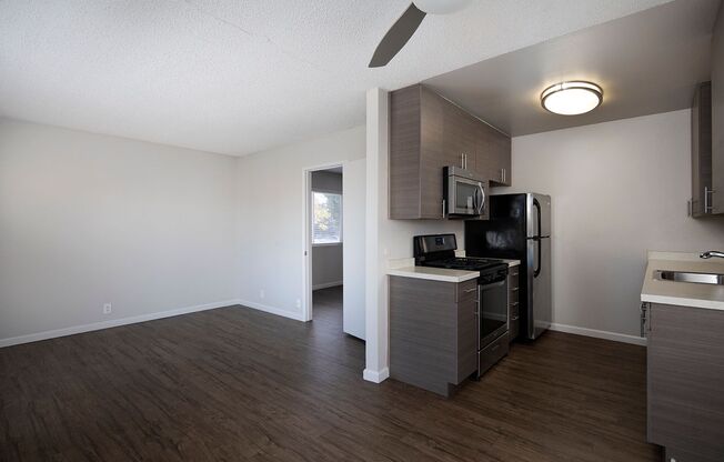 1 bed, 1 bath, $2,395, Unit 90-07