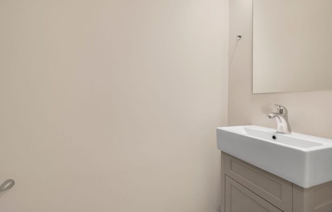 Lovely 1 BR/1.5 BA Condo in Columbia Heights!