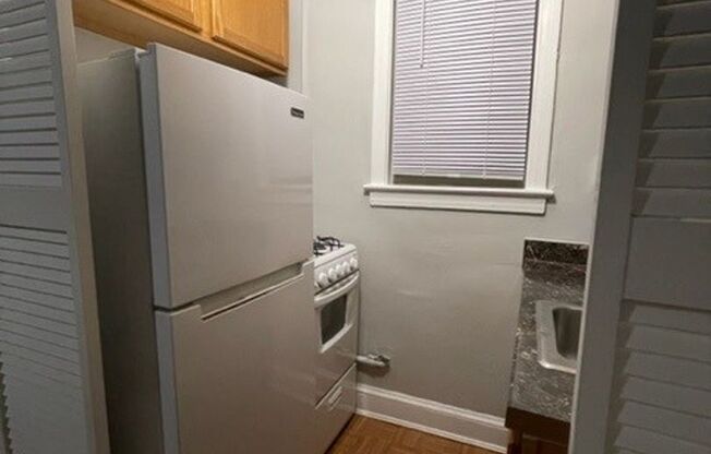 Studio, 1 bath, 300 sqft, $1,700, Unit 602