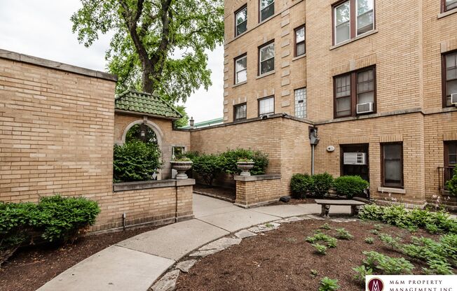 1 bed, 1 bath, 600 sqft, $1,350, Unit 956-35