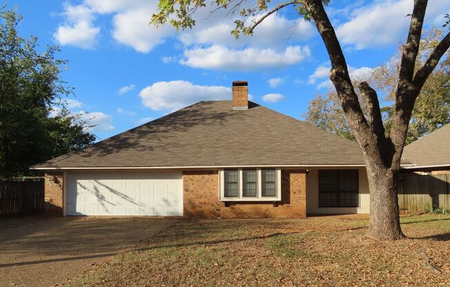 Whitehouse ISD! Handsome 3 Bedroom, 2 Bath Home