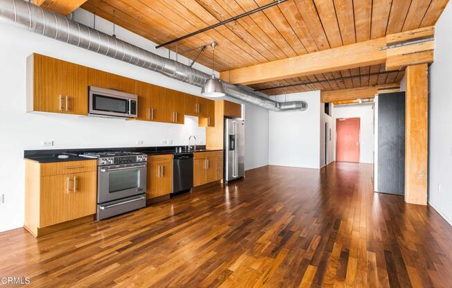 1 bed, 1 bath, 950 sqft, $3,600, Unit 325