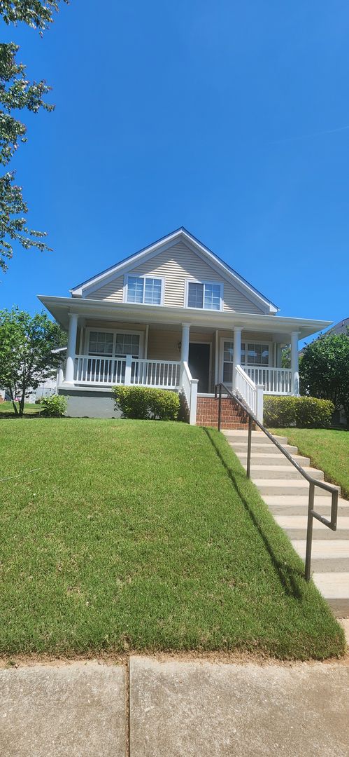 4 Bedroom - Less than 2 miles from Swamp Rabbit, Cleveland Park, and Downtown Arena!