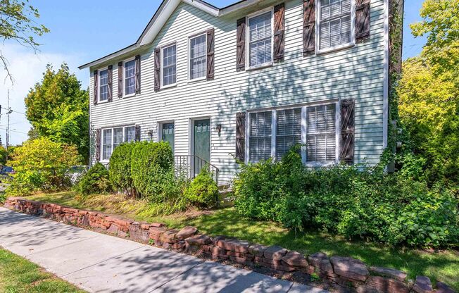 30-32 Sherman St - Lakefront Living, Right in the Heart of Burlington