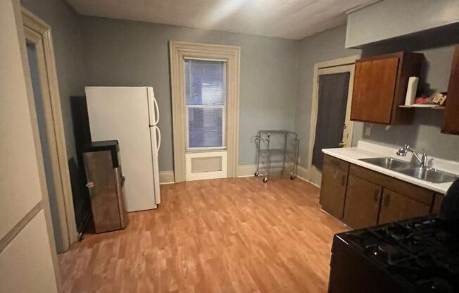 1 bed, 1 bath, $950, Unit 840A (Lower L)