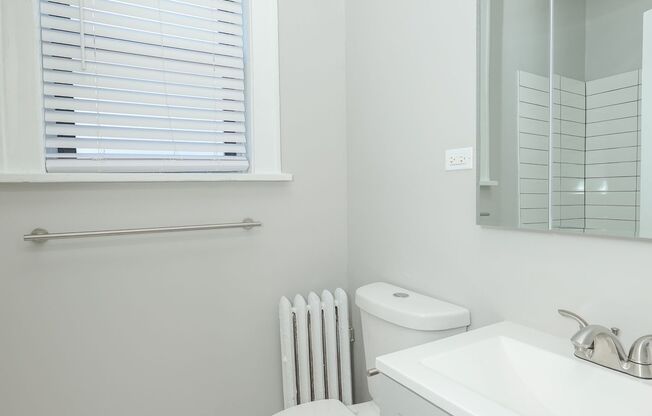 Renovated Units Blocks From The Lake and Downtown Evanston!