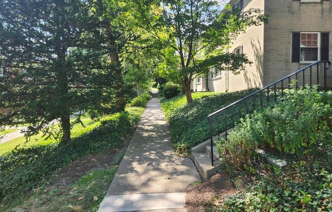 2 beds, 1 bath, 897 sqft, $2,335, Unit G-20