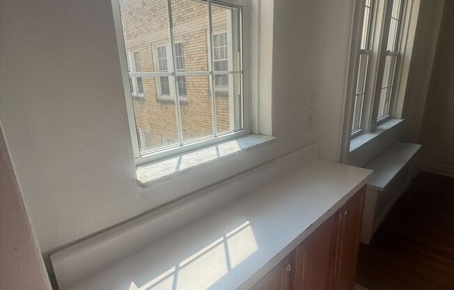 Studio, 1 bath, 294 sqft, $1,420, Unit New King Edward  9A4