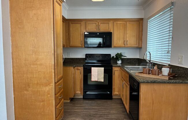 2 beds, 1 bath, 850 sqft, $2,560, Unit 1531D