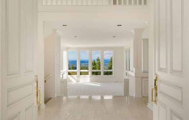 Bellevue Somerset Single Family House with View!!