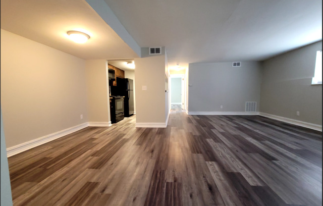 2 beds, 1 bath, $1,195, Unit 4440  Flowerdale Apt D