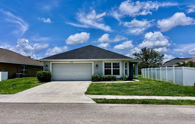 Charming House with 3 bedroom and 2 bathrooms located in a desirable area in Punta Gorda