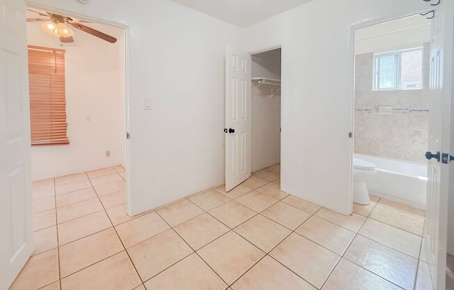 1 Bedroom / 1 Bath Cottage W/ Parking space in Normal Heights