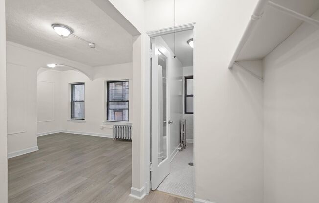 Studio, 1 bath, 383 sqft, $1,195, Unit 204