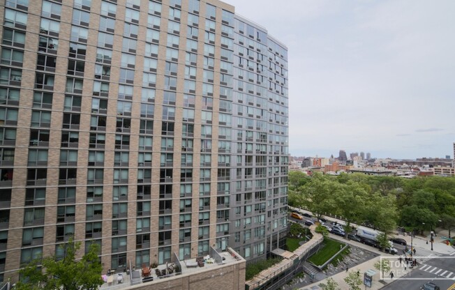 412 W 110 ST