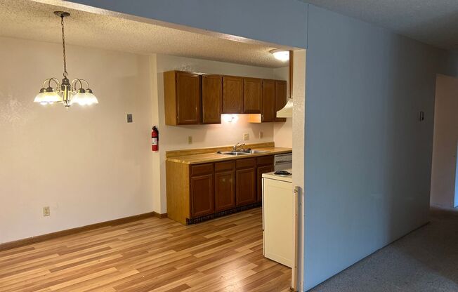 3 beds, 1 bath, 900 sqft, $1,050, Unit C-02