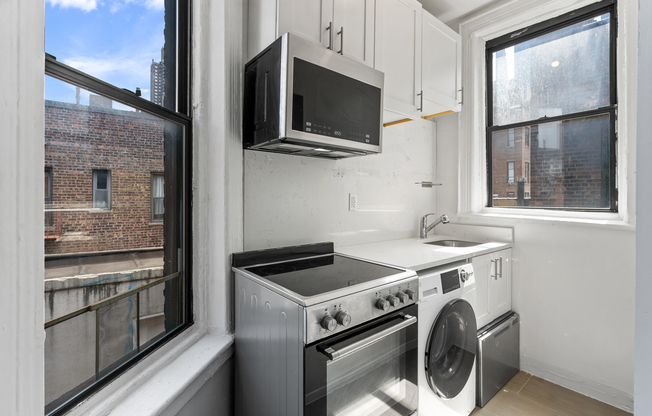 824 9 AVE