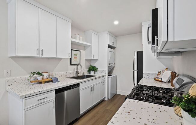 2 beds, 1 bath, 800 sqft, $2,475, Unit Unit 206