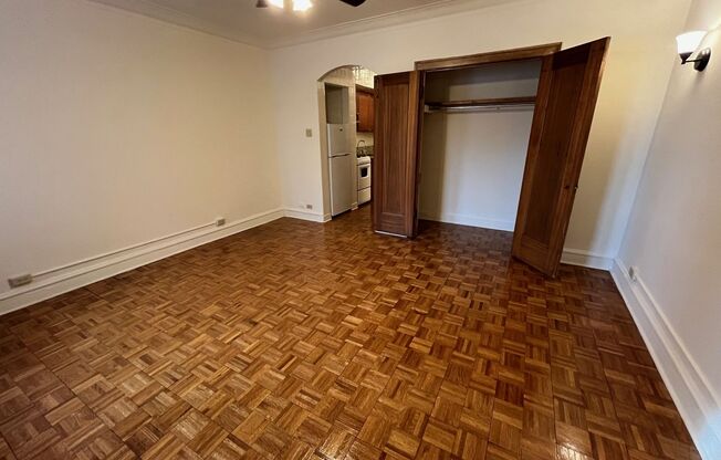 Studio, 1 bath, 320 sqft, $1,545, Unit 273-0905