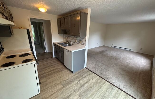 2 beds, 1 bath, 850 sqft, $1,695, Unit Unit 4