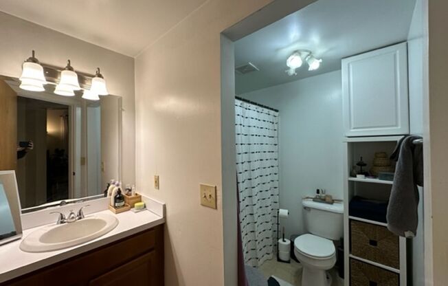 2 beds, 1 bath, 750 sqft, $1,200, Unit 11