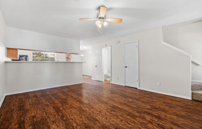 River Crossing ATX - Townhome - 2bd/2.5ba - W/D - Close to Downtown - $1395