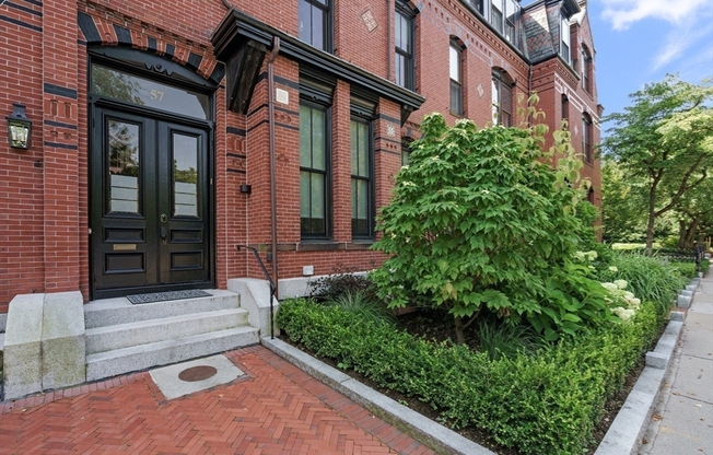57 Monmouth Street