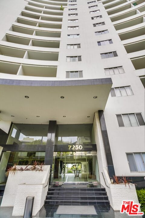 2 beds, 2 baths, 1,377 sqft, $5,750, Unit 802