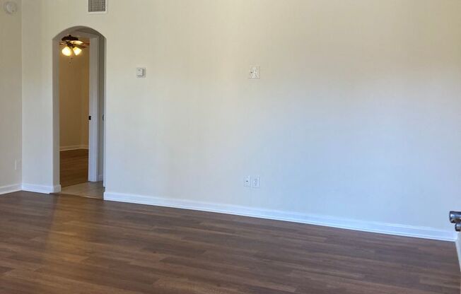 2 beds, 1 bath, 918 sqft, $2,945, Unit 037