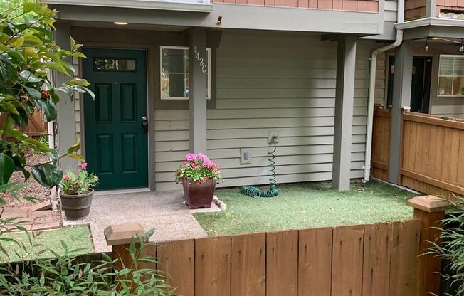 In the heart of Green Lake 3 bed 2.5 bath townhome for rent