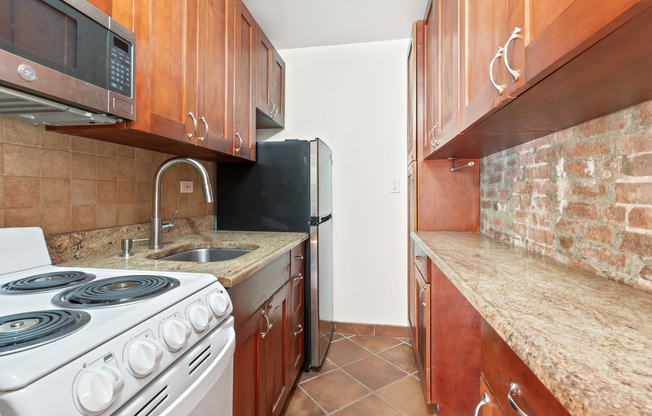 141 W 94 ST