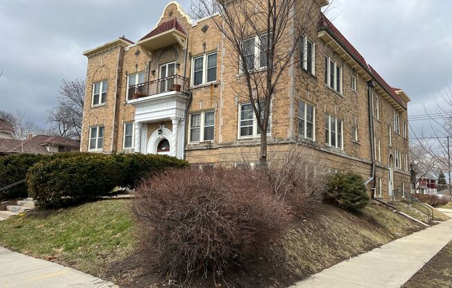 5104 W. Wisconsin Ave.