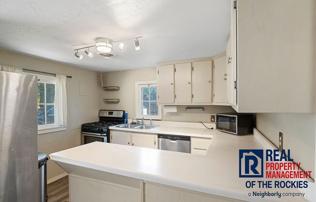 2 Bed, 2 Bath with Yard, Parking & Laundry – Pet Friendly