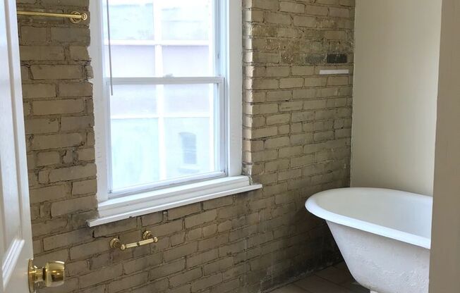 2 beds, 1 bath, $1,345, Unit 12