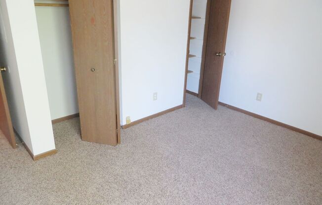 2 beds, 2 baths, 1,050 sqft, $1,464, Unit 5811-2E