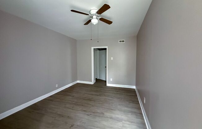2 beds, 1 bath, 736 sqft, $1,350, Unit 6
