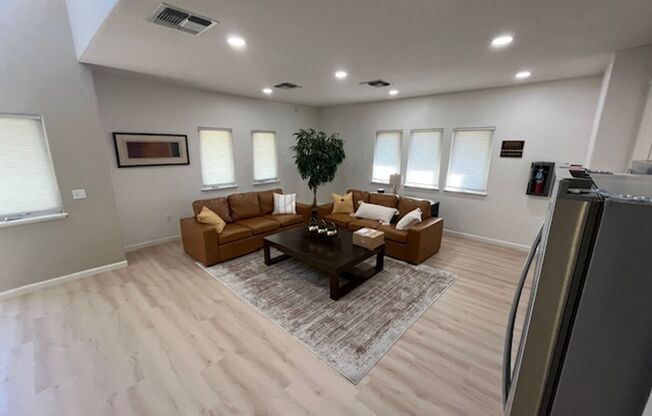 2 beds, 1 bath, 848 sqft, $1,900, Unit 1807