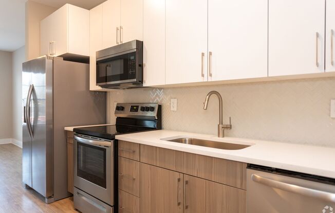 1 bed, 1 bath, 773 sqft, $1,300, Unit 1-208