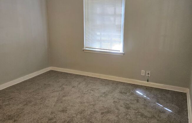2BR/1BA House recently renovated